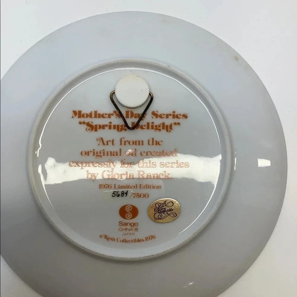 Vintage 1976 Mother's Day Limited Edition "Spring Delight" Collectors Pl… - Picture 2 of 2